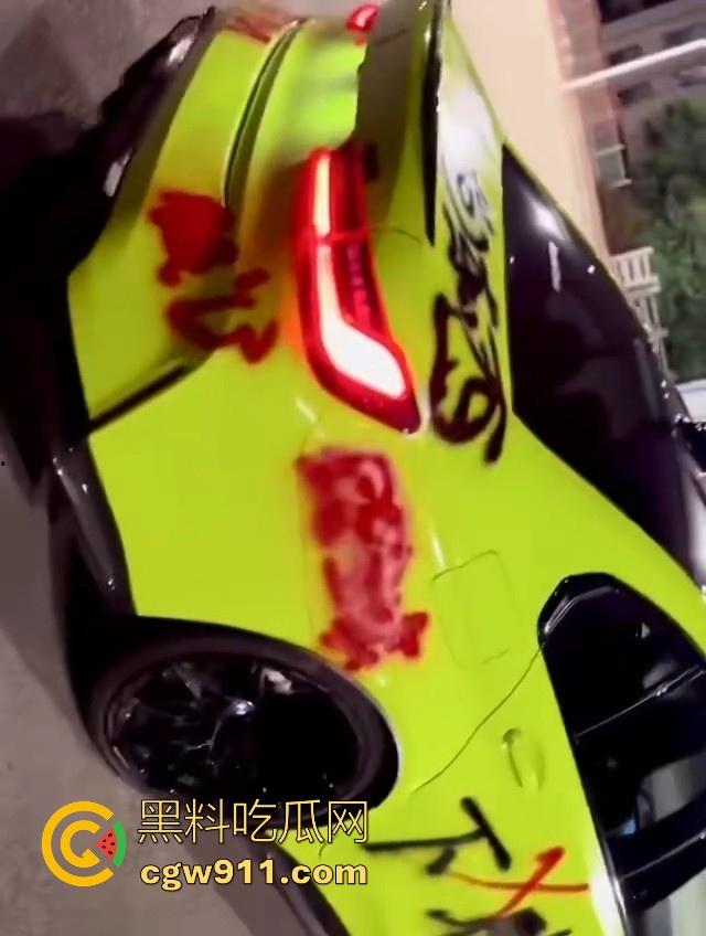 疑是宝马最新配色涂装？福清宝马渣男脚踏多船被发现，多名女友上门给其车改装，还别说这配色还行！-9