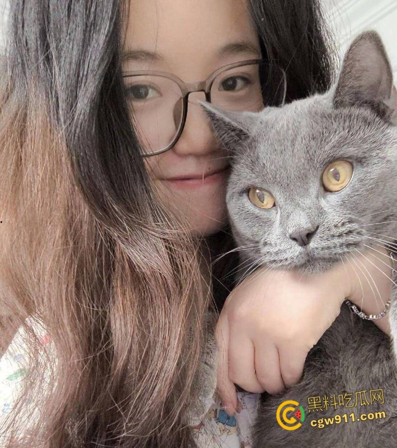 甘肃反差眼镜妹【于雪】，超前消费欠下高额裸贷失联，被债主曝光全裸视频，太过投入给自己整高潮了！-3