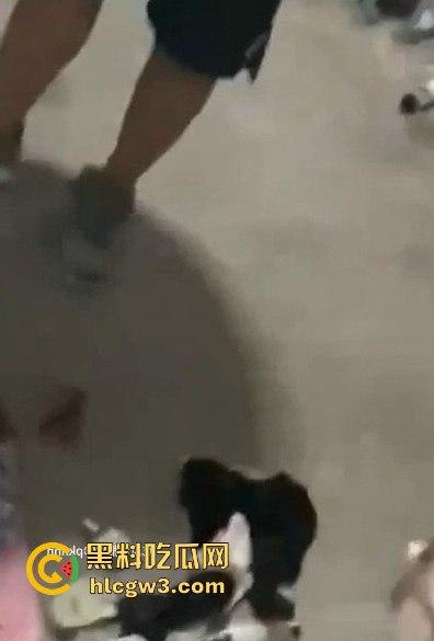 安徽校园内衣大盗现场翻车！臭袜子满地，小伙口味重，偷遍女宿舍内裤，活脱脱现代采花贼！-7