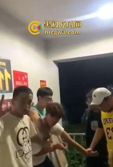 安徽校园内衣大盗现场翻车！臭袜子满地，小伙口味重，偷遍女宿舍内裤，活脱脱现代采花贼！-9