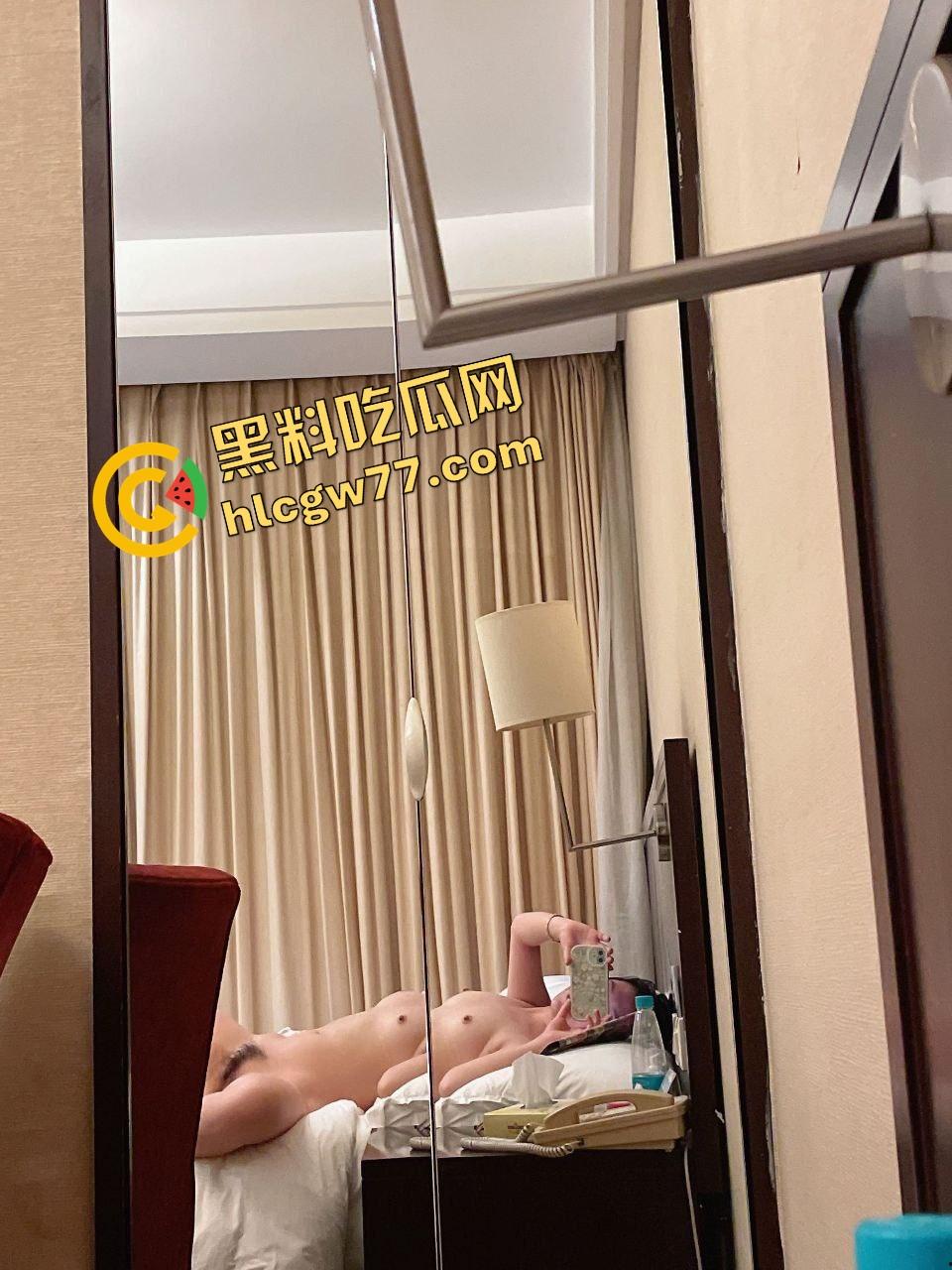 河南驻马店职高舞蹈小骚货『孙胥』男友一个眼神就跪下吃鸡巴，翘屁一拍就撅一条龙顺滑到射爆！-13