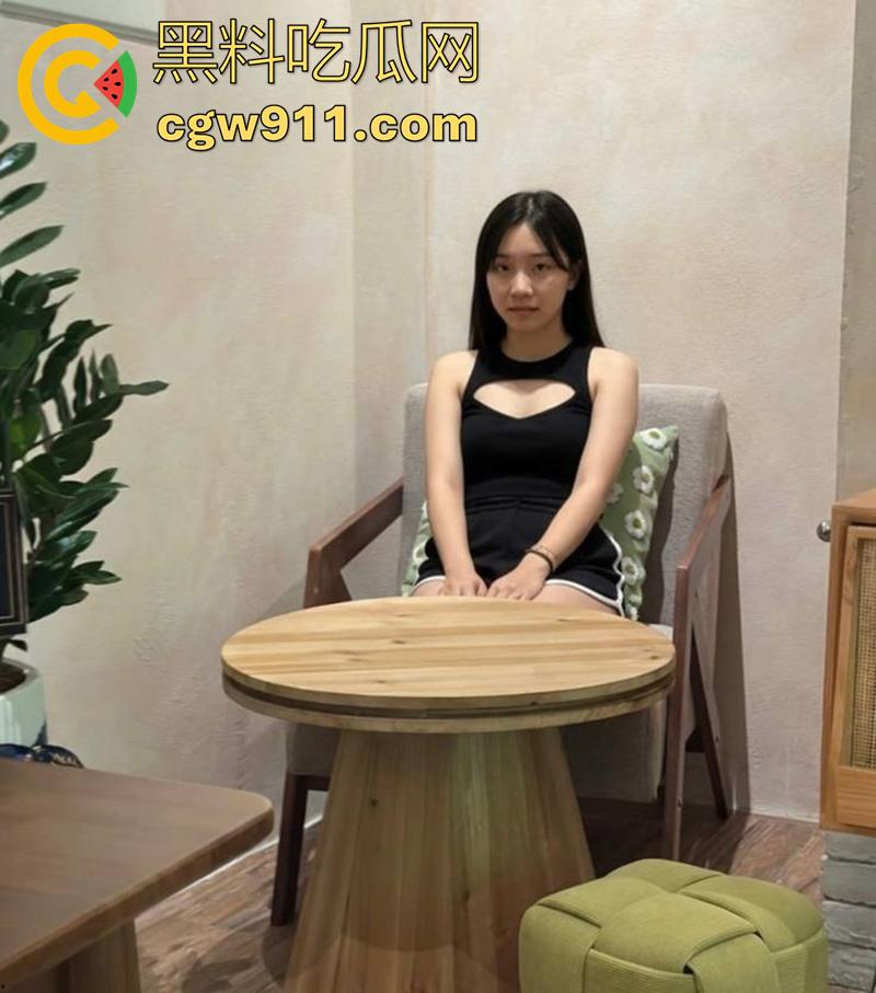 湾湾极品母狗ins裸照，大秀粉嫩白虎穴，渴望找一个大陆男友，颜值清纯翘臀肥嫩，有没有想试一下的？-2