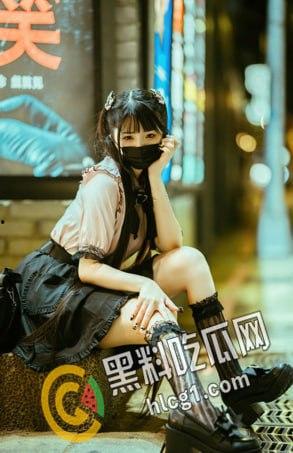 网红福利姬 落落Raku 极品女神反差萌妹 夜晚户外跳蛋大尺度自慰 写真 视图精选-18