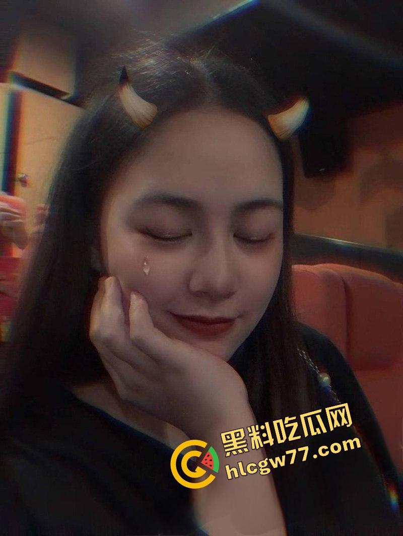 重庆财经学院反差母狗曝光，新疆小骚逼『夏兹热丽』破处后被疯狂口爆颜射，还舔精自拍骚得逆天！-6