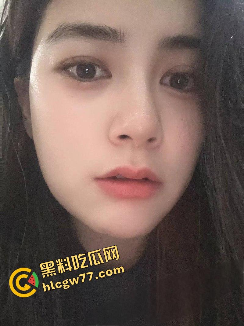 重庆财经学院反差母狗曝光，新疆小骚逼『夏兹热丽』破处后被疯狂口爆颜射，还舔精自拍骚得逆天！-13