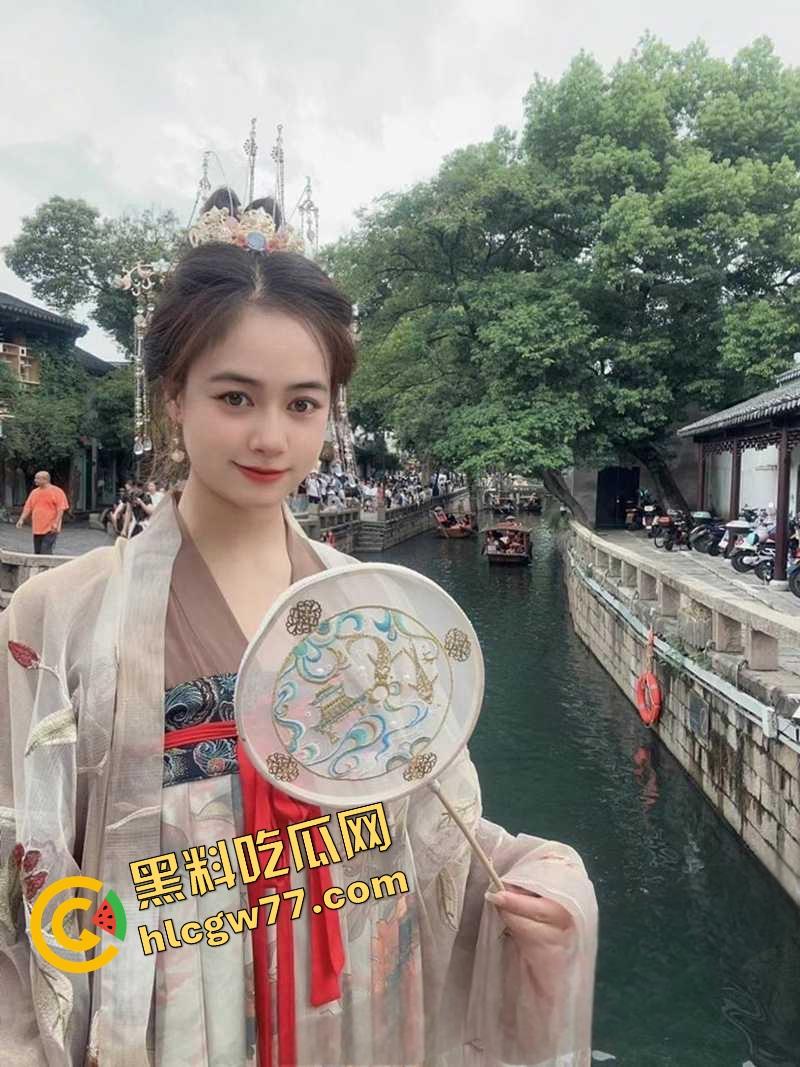 重庆财经学院反差母狗曝光，新疆小骚逼『夏兹热丽』破处后被疯狂口爆颜射，还舔精自拍骚得逆天！-14