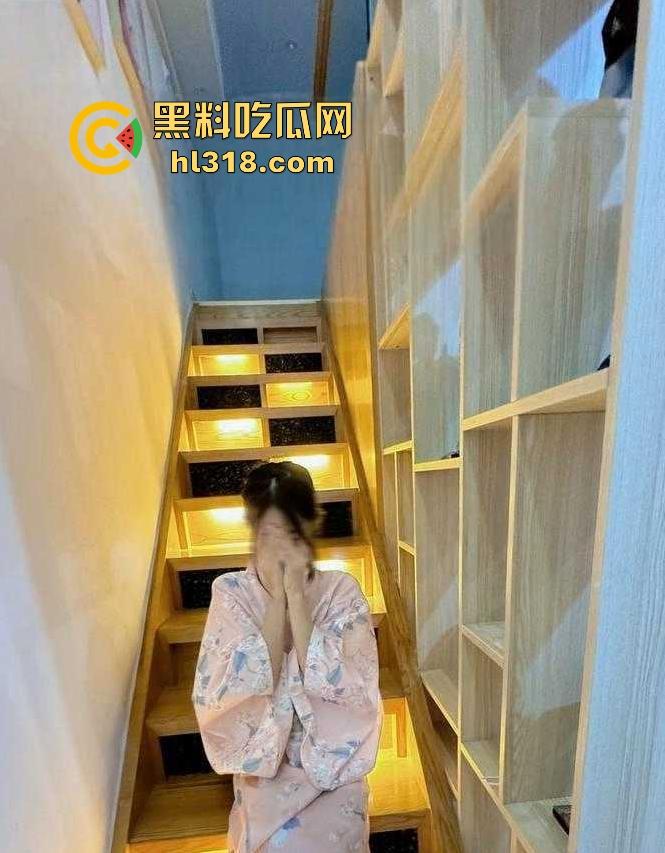 海角乱伦！带萝莉妹妹去日式酒店体验不一样的做爱，日式做爱刺激满满，无套内射白虎嫩逼！-1