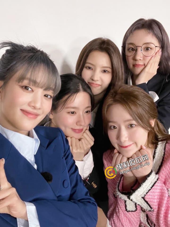 韩国女团 (G) I-DLE 台湾成员 叶舒华 露奶秀 跳舞时动作太大不慎漏点 现场表演真空上阵  褐色乳头小奶一览无余-2