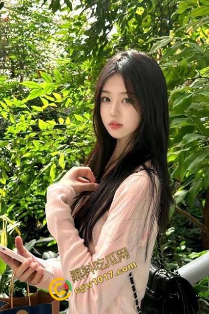 表哥和我一起享受美丽表妹的诱人肉体:狂野三人行,她的娇喘和酥软身躯让人疯狂,双重攻势令她欲仙欲死-3