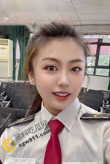 天津美艳公务员人妻与领导风流视频外泄！淫态尽露，深喉口交，SM捆绑惊呆网友，小穴少女般粉嫩，领导疯狂爆操-2