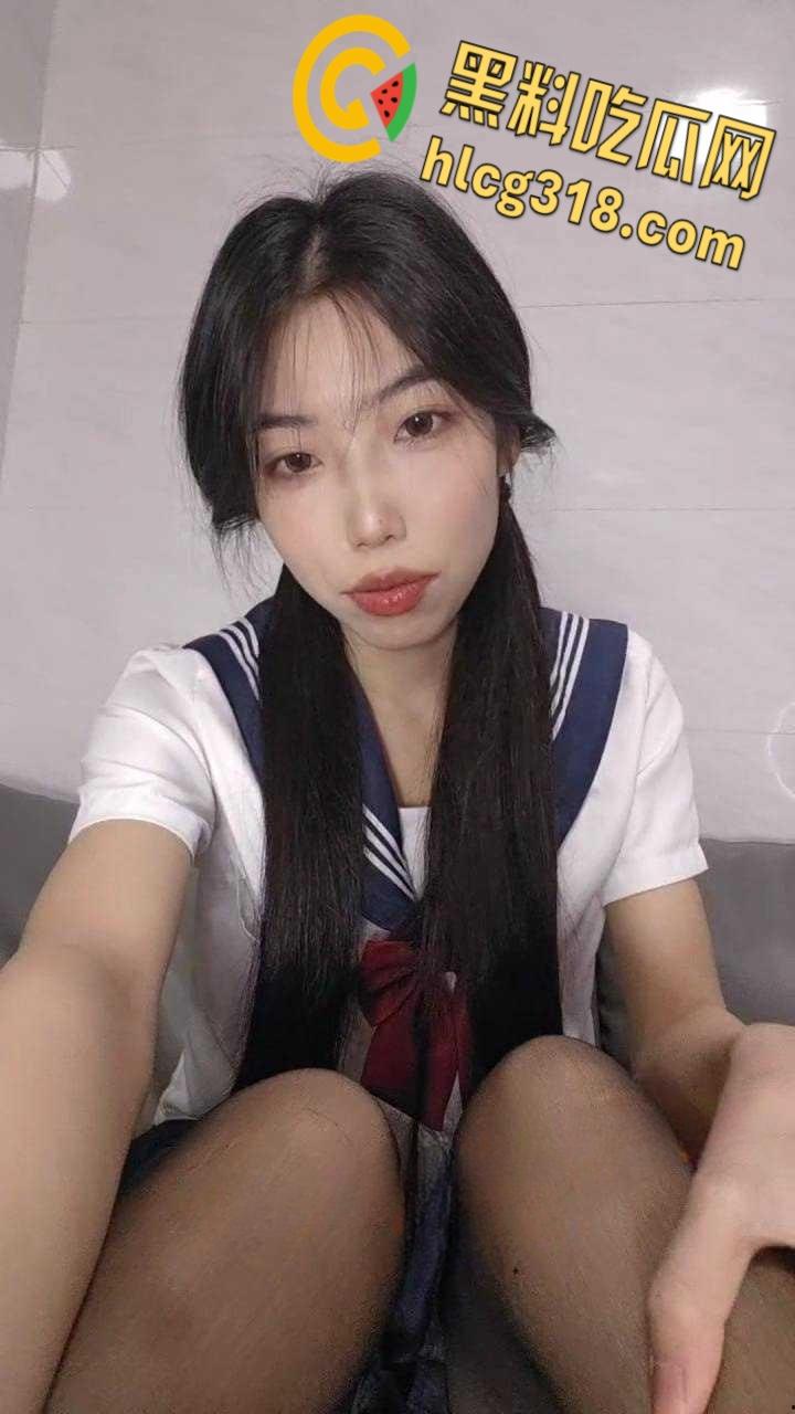 反差母狗阿黑颜JK制服自拍， 性感开档黑丝短裙 ，对镜粉穴特写，自慰表情淫荡拉丝 !-1