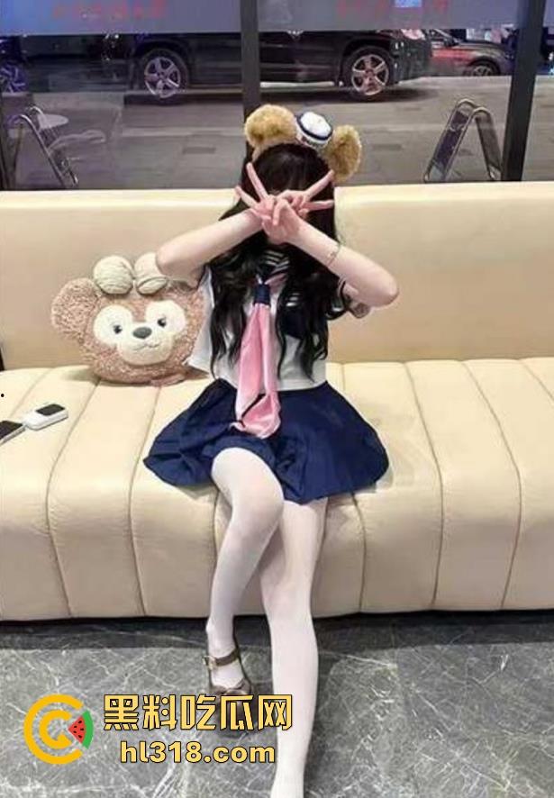 海角乱伦，真实破处女友的妹妹，从开始的害羞到后面的高潮痉挛 ，无套内射把她粉嫩的小穴塞满了！-2