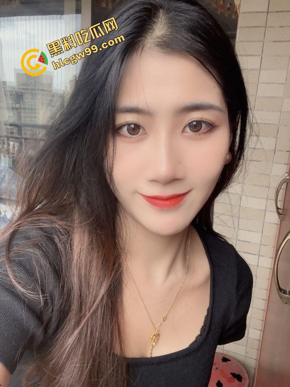 单男社交软件网聊年轻少妇『周芳茹』婚后约会出轨弟弟，散步至酒店全裸口交上位抱操！独家曝光流出！-3