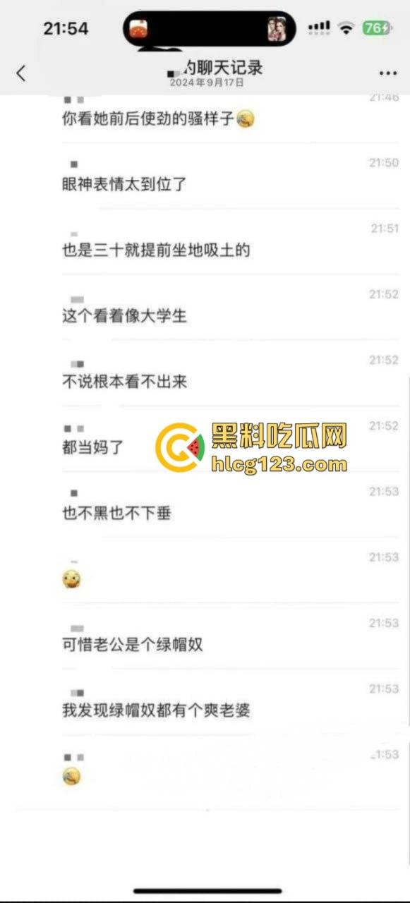 想交一个绿帽兄弟了！【邵阳学院七里坪校区】顶级变态绿帽男将老婆送给两个男大学生玩弄 自己在旁边观战-1