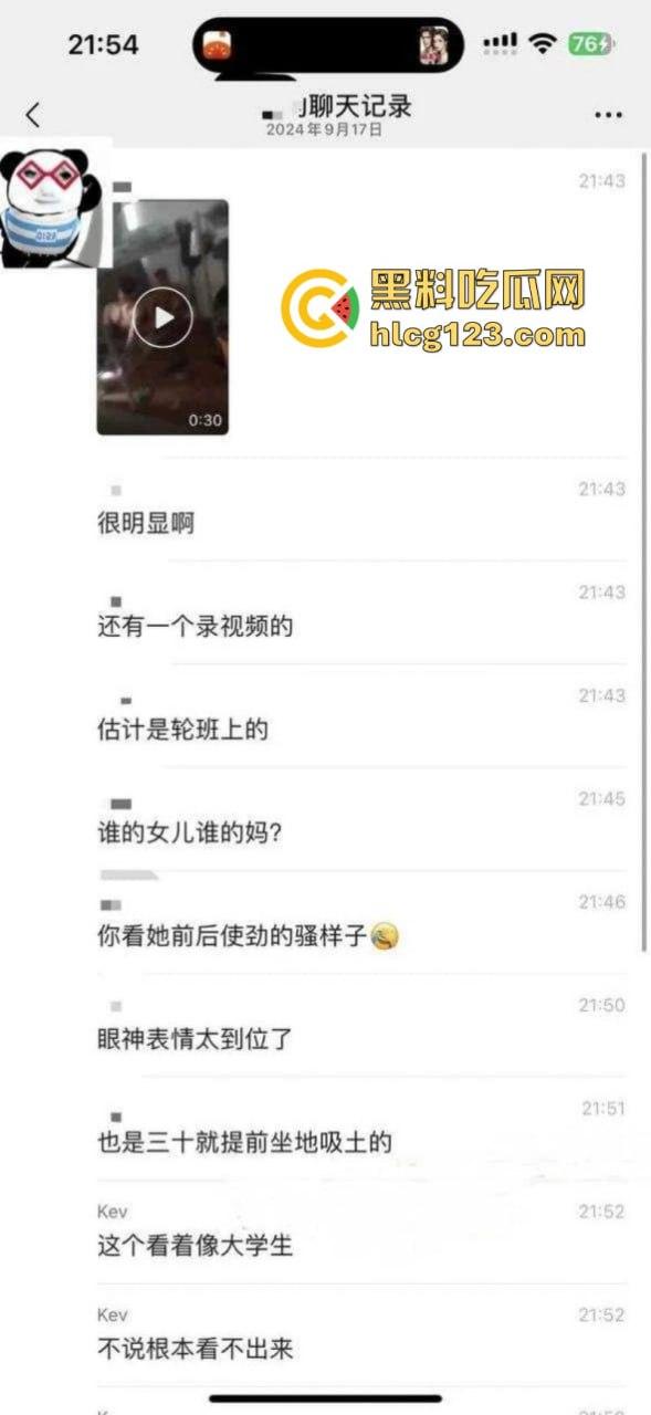 想交一个绿帽兄弟了！【邵阳学院七里坪校区】顶级变态绿帽男将老婆送给两个男大学生玩弄 自己在旁边观战-2