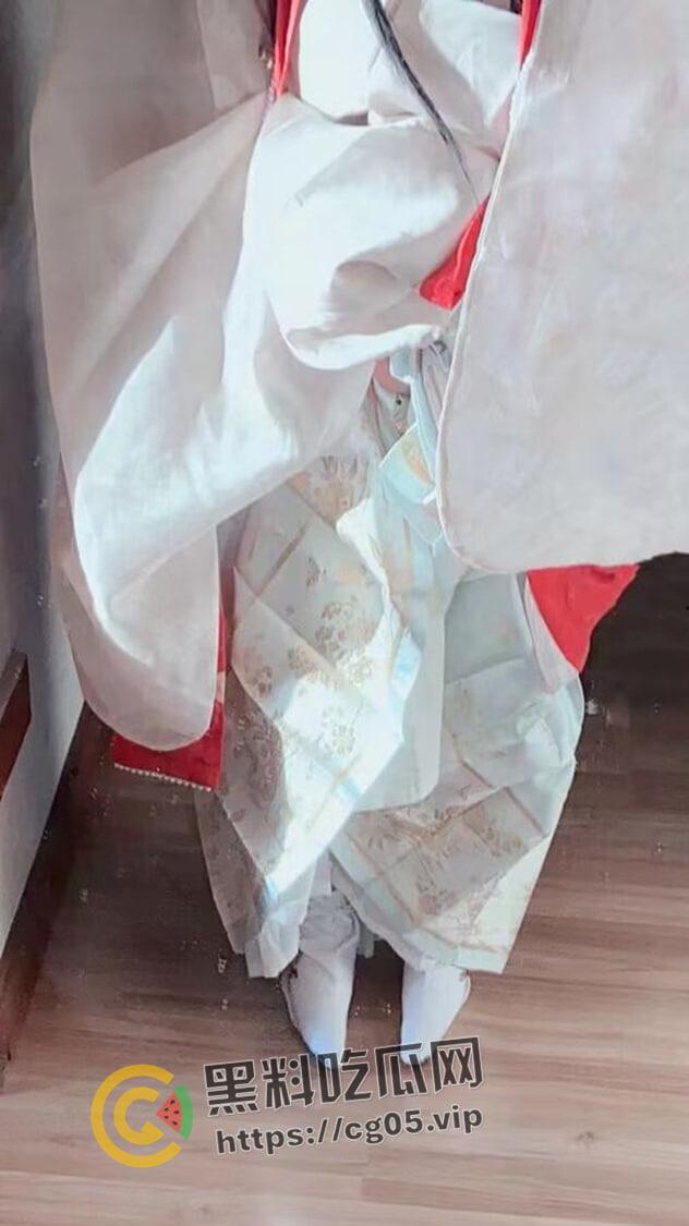 新时代裹脚女性！00后女生爱上裹脚 推特分享裹脚经历 把脚缠到骨折变形 吓人！-6