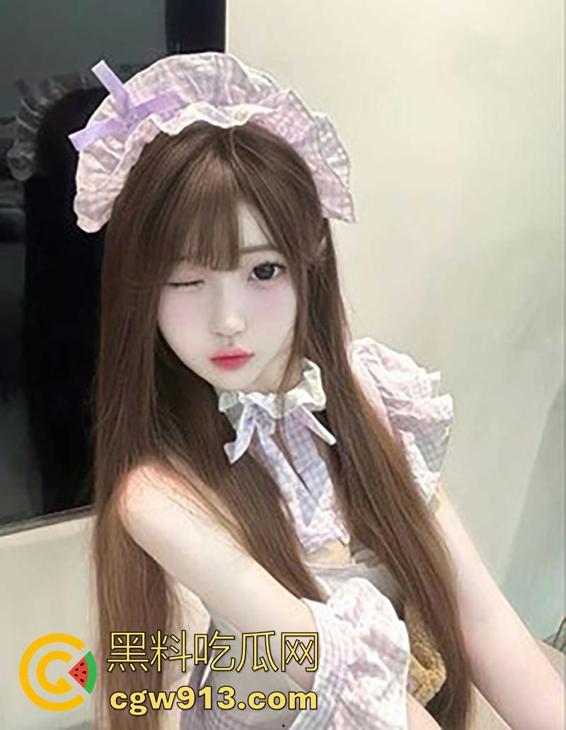 有钱人的生活好快乐啊!上海名媛【刘亚丽】,高颜值大奶长腿尤物,情趣女仆装开裆丝袜,被金主爆操视频流出!-1