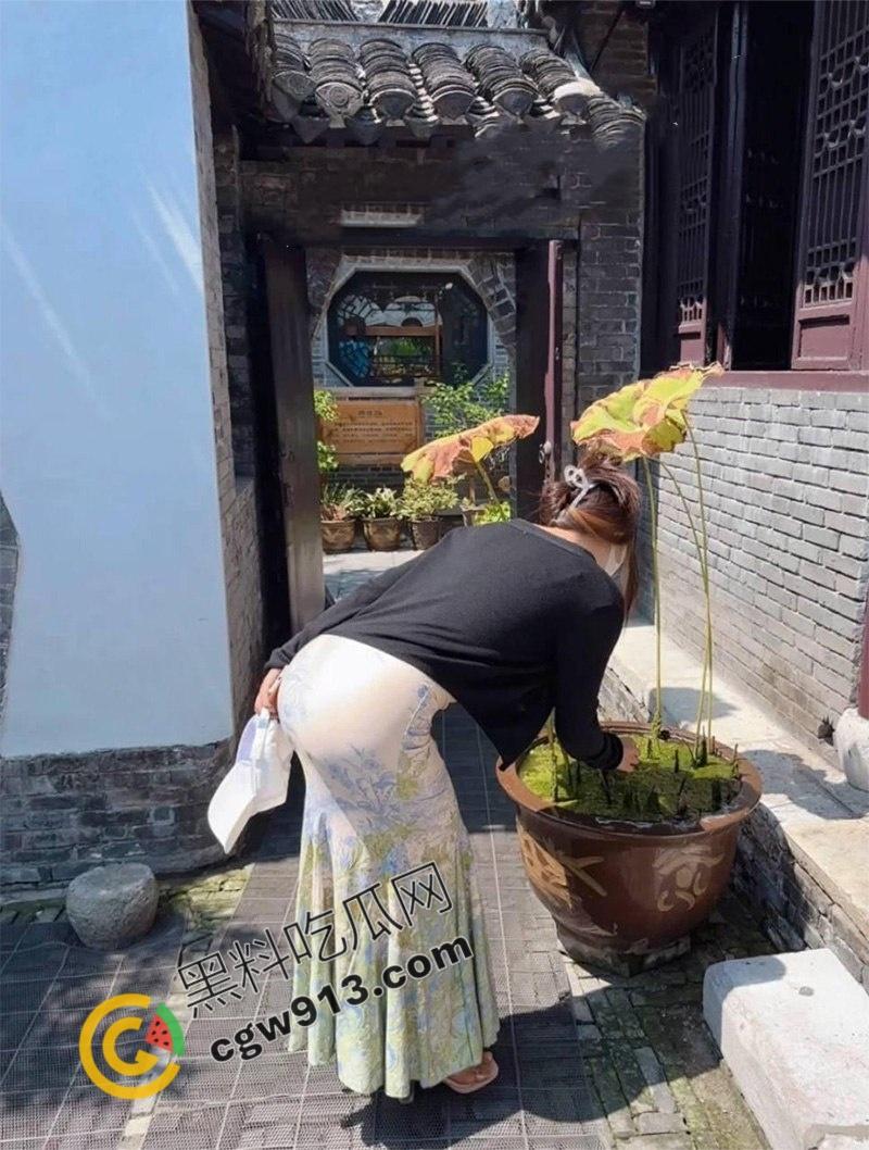 湖南怀化气质人妻张雨梅出轨大屌网友，床上原形毕露，羞涩嫩穴被抽插爽翻天-3