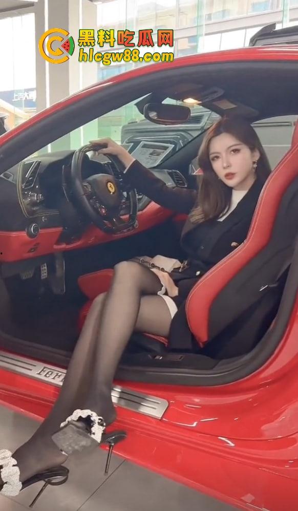 83万粉吃鸡博主SM调教女粉玩线下吃鸡，骚货穿着正宫拖鞋喷水，被绿前女友『李田真』爆料！-8