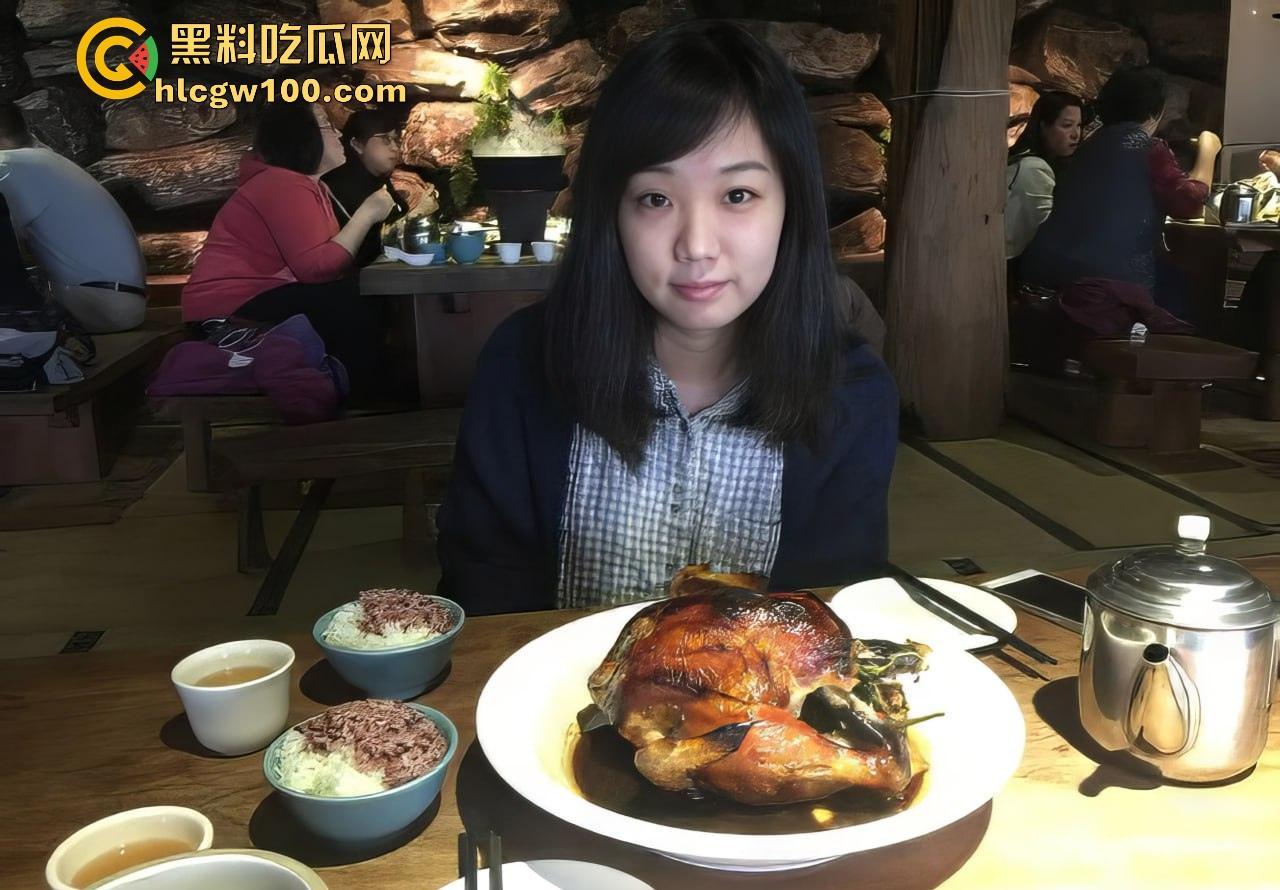 陕西极品少妇【吴菲】居家做爱自拍流出，叫床声诱人紧闭双眼享受其中，骚得让人直起反应！-1