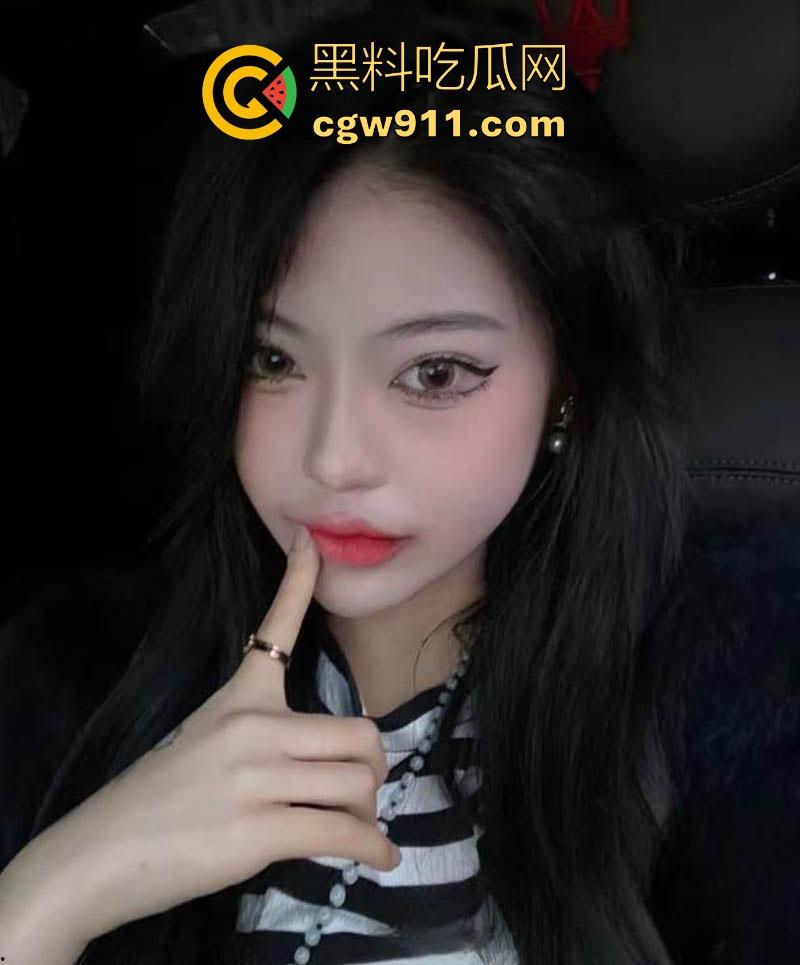 土豪豪掷千金约炮极品花胸美女，御姐气质风情万种，顶级身材诱惑勾魂，深喉吞精彰显母狗本色！-1