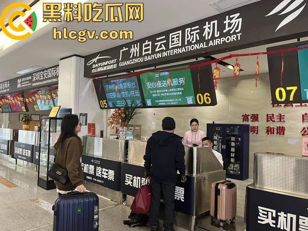 广州白云机场卫生间惊见哥们导管！上飞机前来一发图个睡得香？影子拍了40秒，这哥们结束直接收场！-3