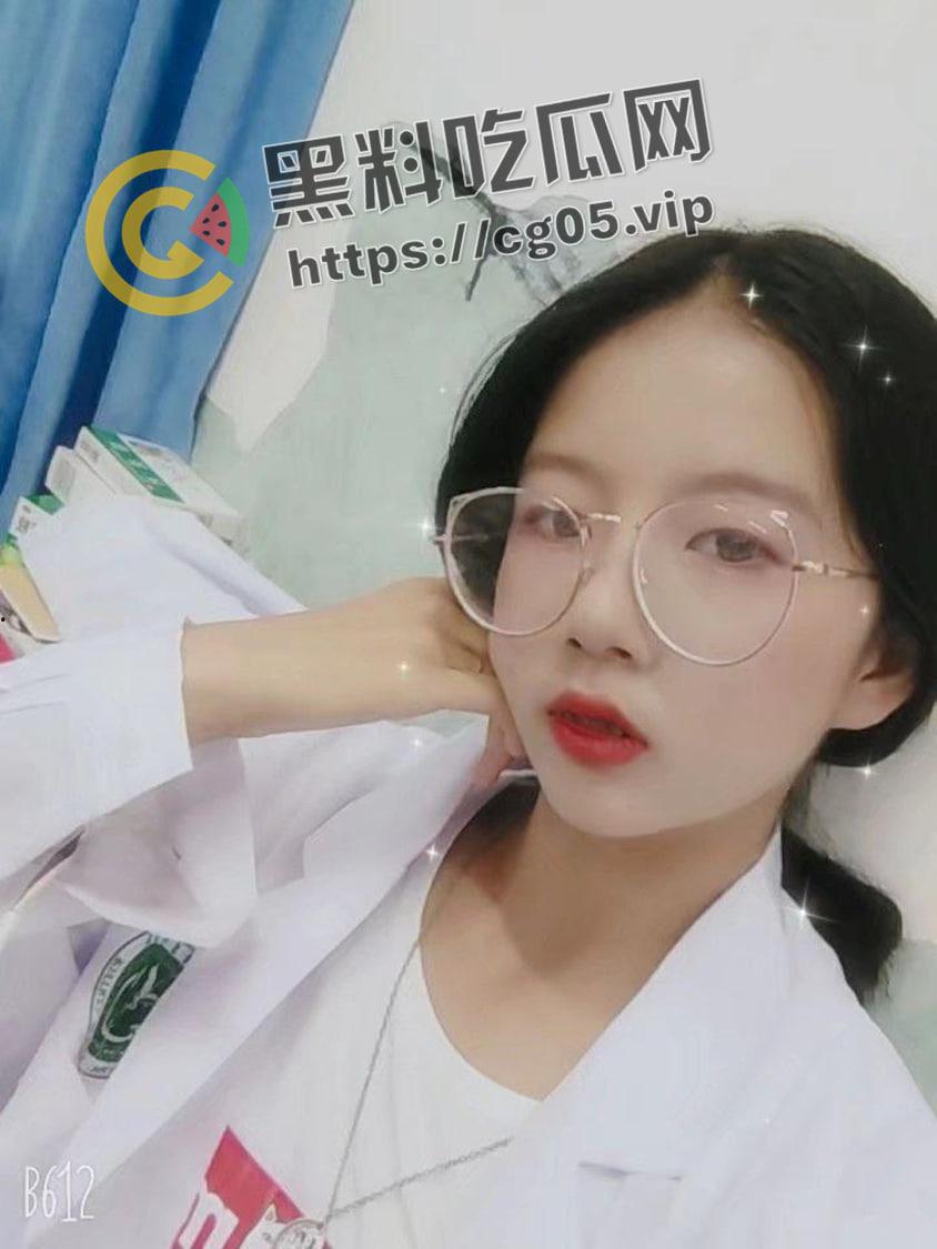 楚雄医专【徐晓艳】宫外孕 分手后私密照片视频被前男友流出 调教自拍 摁头爆操 妥妥的母狗肉便器-4