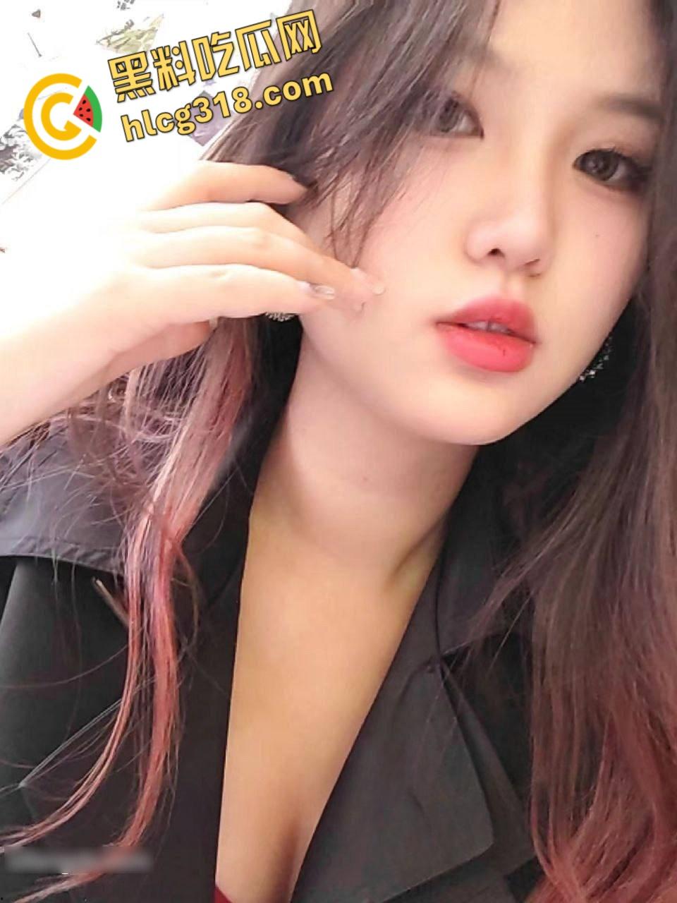 成都反差尤物【孙惠】,清纯外表脱衣服还害羞,主动口交足交轮番上,无套后入娇喘爽翻白眼 !-3