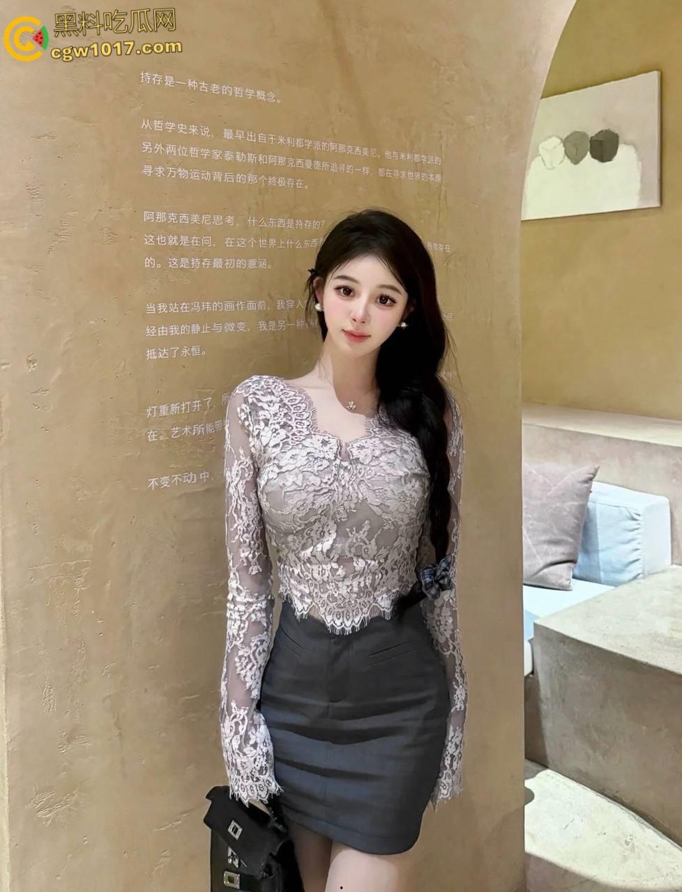 下午硬的受不了,把牛仔裤巨乳姐姐约出来,前凸后翘超长深沟,巨乳饱满主动骑乘,蜜穴在镜头前被肆意抽插!-1