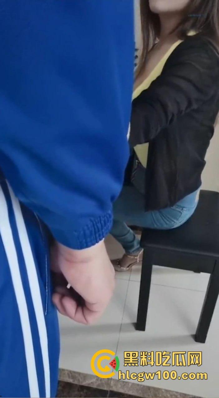 杭州外围『宋佳怡』太拼了 没单子就自导自演拍黄播 化身钢琴老师华伦天奴色诱学生，朋友圈广告直接骚到飞起！-6