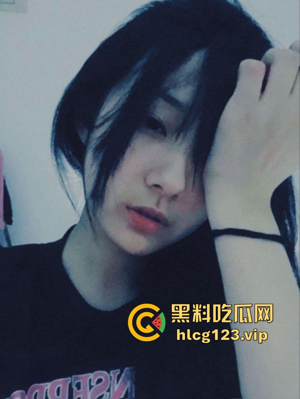 武大极品校花【董琪琪】不幸被渣男泄密，清纯外表下藏着啥？毛都剃得干干净净！-6