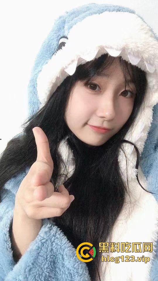 武大极品校花【董琪琪】不幸被渣男泄密，清纯外表下藏着啥？毛都剃得干干净净！-7