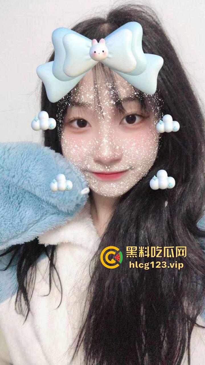 武大极品校花【董琪琪】不幸被渣男泄密，清纯外表下藏着啥？毛都剃得干干净净！-9