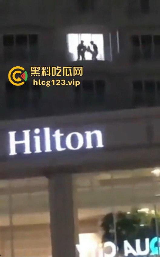 兄弟双飞皮影戏?希尔顿VIP才能看到的画面,有钱人果然懂得玩花样!-2