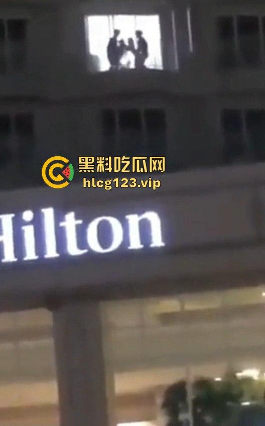 兄弟双飞皮影戏?希尔顿VIP才能看到的画面,有钱人果然懂得玩花样!-7