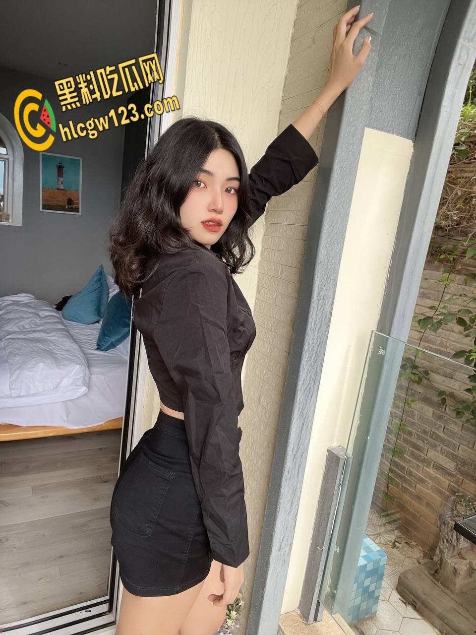 高冷学姐变骚浪母狗！黑白丝大长腿勾魂，富二代爆操后入，含着JB直流口水 !-4