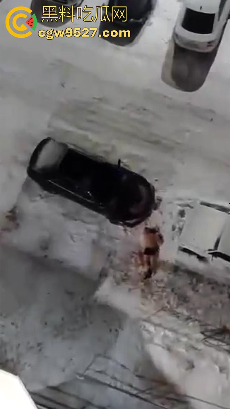 俄罗斯男子吸毒出幻觉，以为自己是超人，说什么都要飞出去，结果起飞失败当场殒命！-6