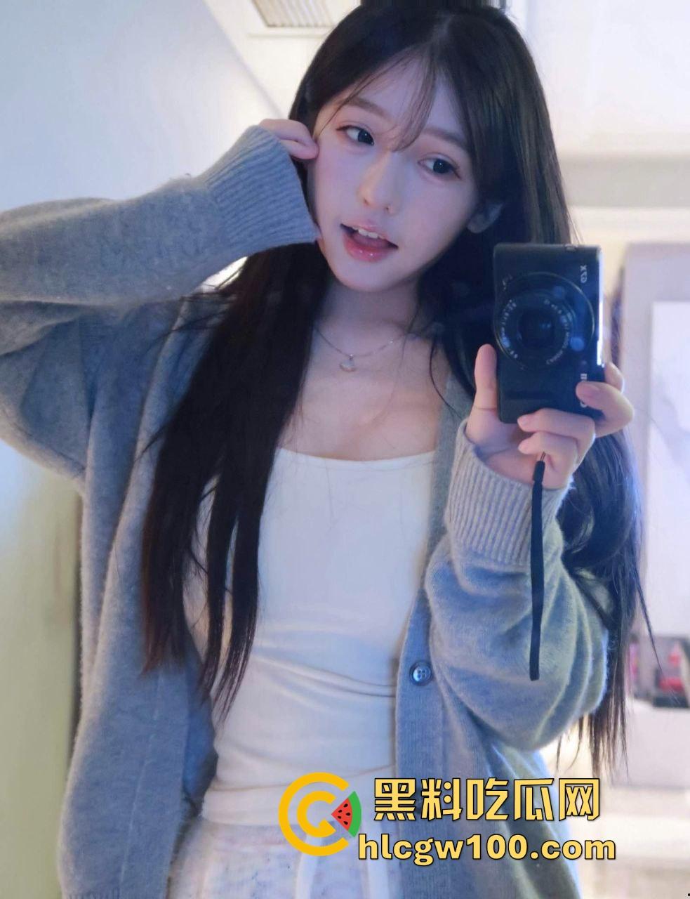 白袜萝莉被大神带进酒店彻底调教，藤条抽到逼红屁肿， 无套爆操射满嫩穴，舔鸡巴展现母狗觉醒！-5