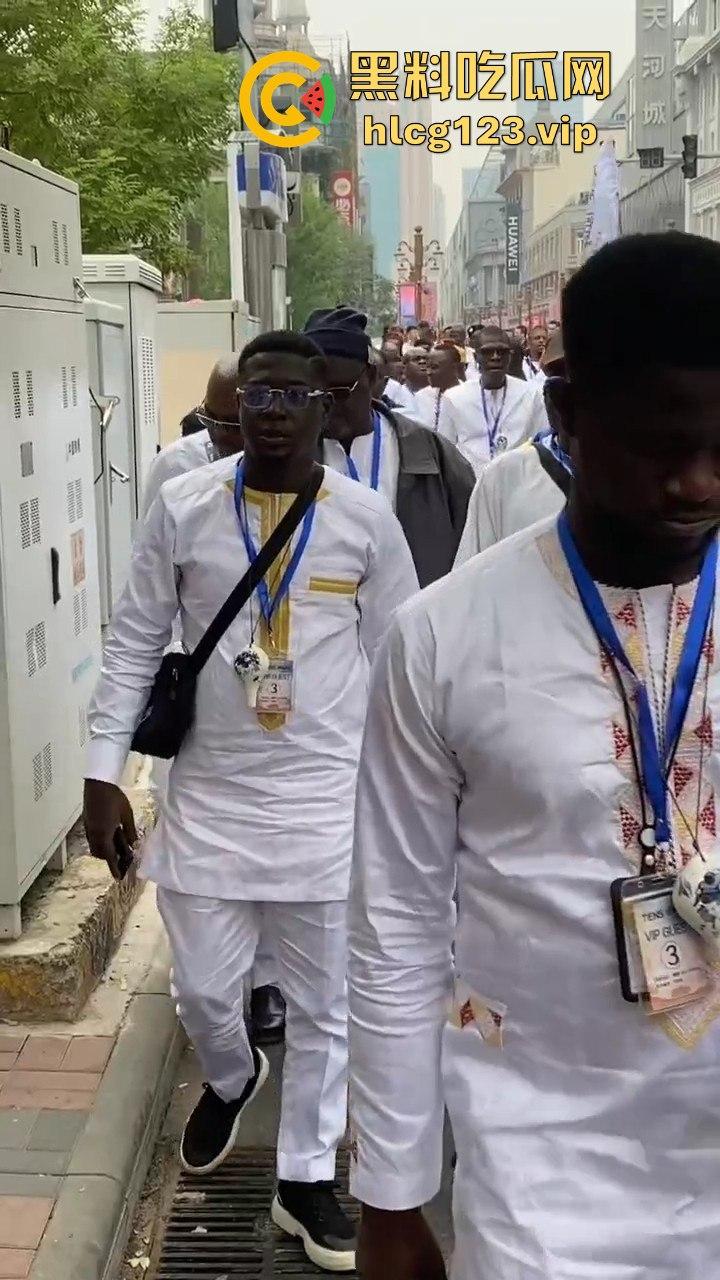 天津变黑人街？满大街全是黑哥们，非洲旅游团来考察，想当下一个广州？-3