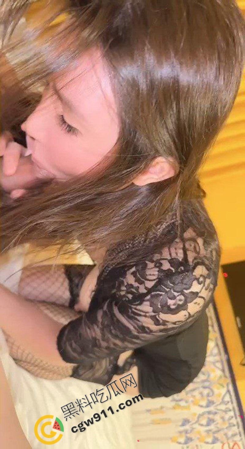 杭州顶级美模【许丽飞】因贷款压身，选择下海卖身，魅惑客户吞吐巨枪，红肿臀部遭猛插，淫水四溢，乐此不疲。-4