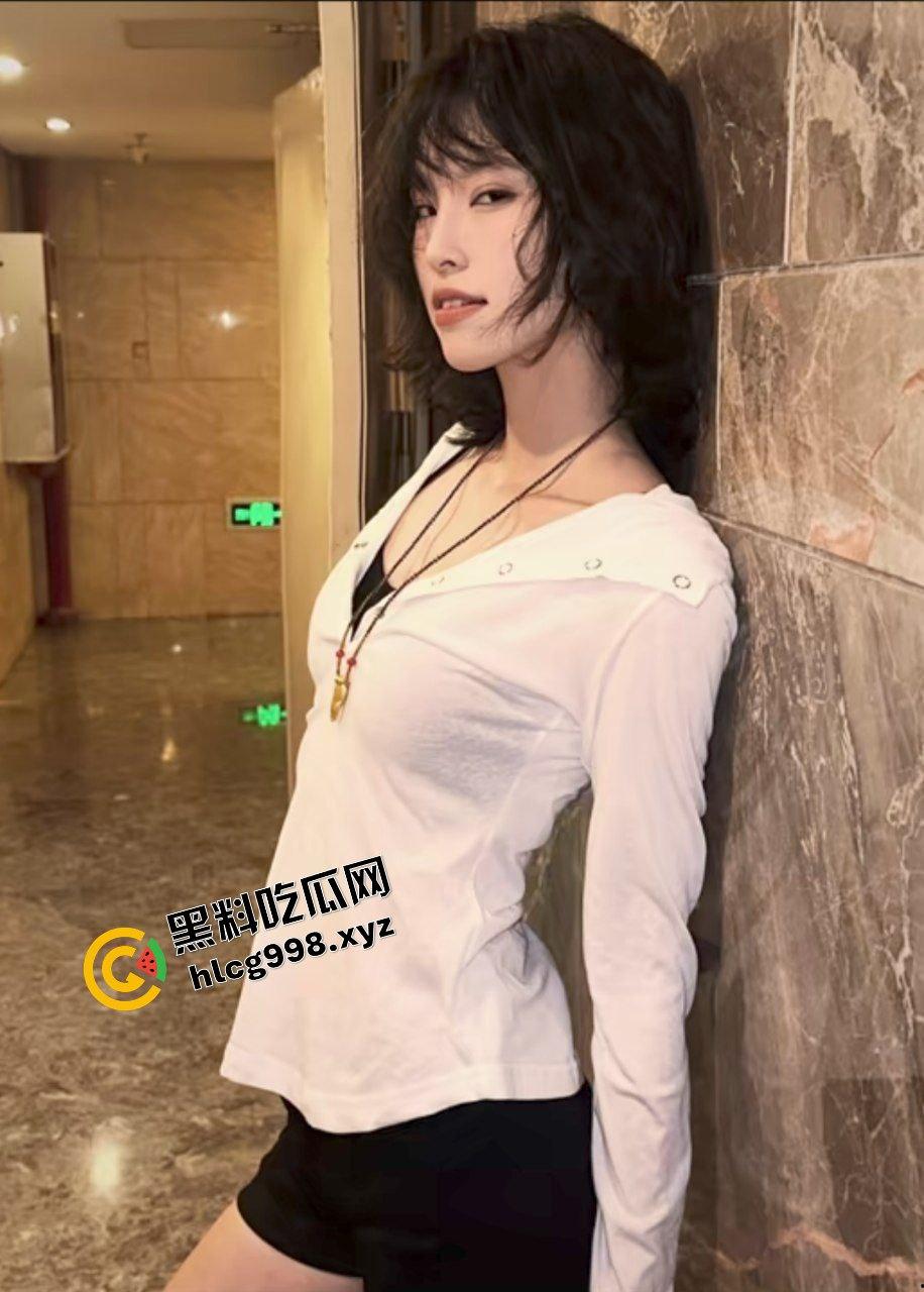 抖音短发女神 麦芽传媒女网红『夏日萝』与金主爸爸合作后 带去酒店多体位爆干！独家曝光流出！-5