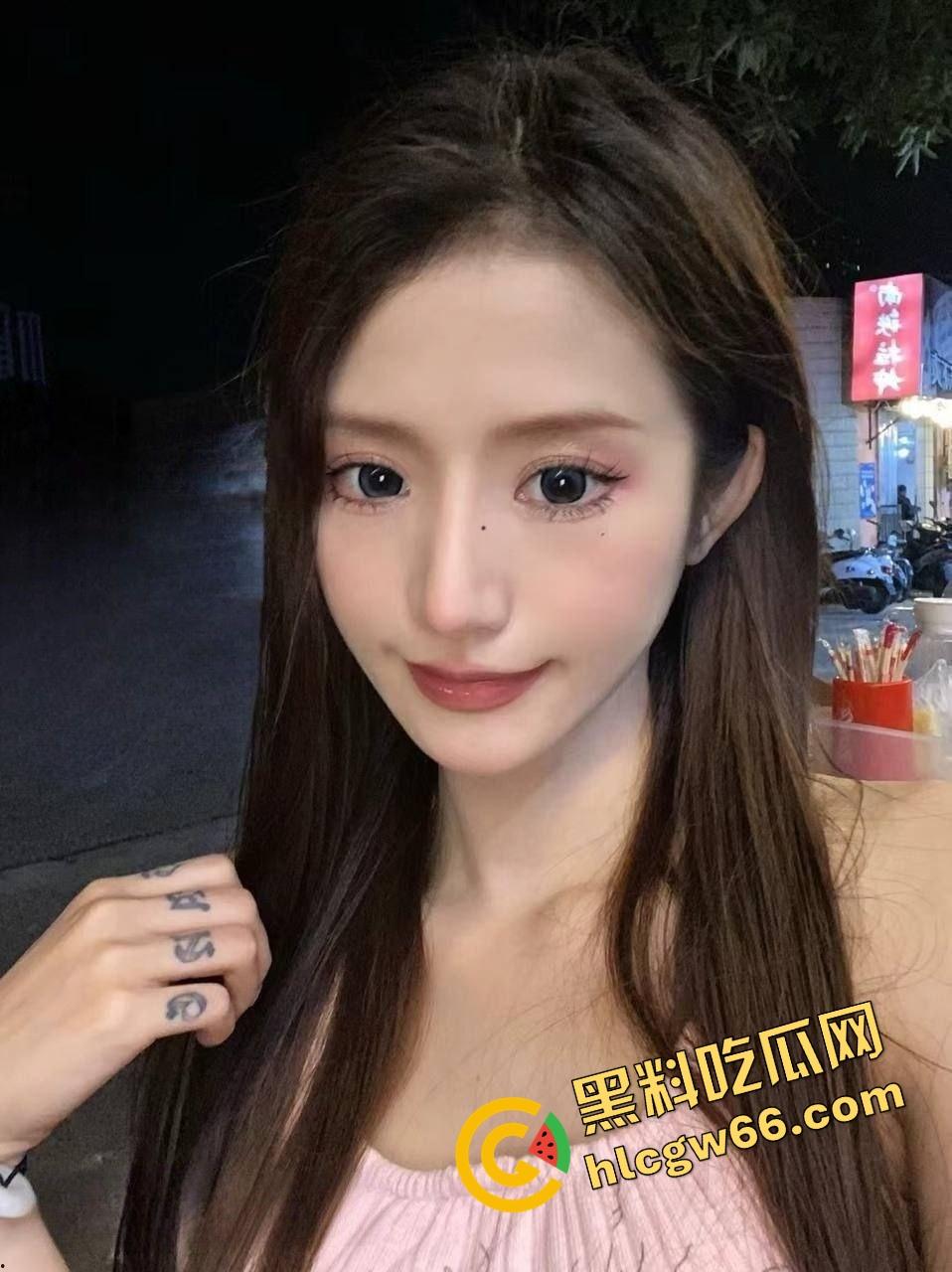 金丝眼镜娘变身肉奴,情侣私拍流出,细狗男友爆操她戴狗链浪叫,高颜值学姐戴项圈张腿求内射!-1