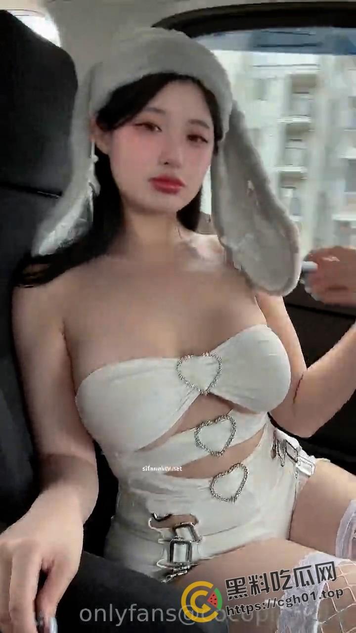 台湾极品巨乳网黄OF最新付费流出!cos 诱惑 制服 顶级魅魔 活该你挣这个钱 46v+大合集-14