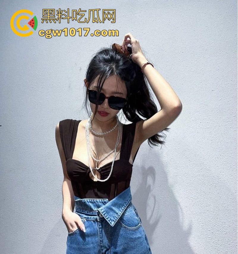 上海高颜值美少妇约炮健身教练，人妻平日端庄贤淑，私下却骚浪成性，女上位骑乘狂摇，被健身教练顶得不要不要的！-5