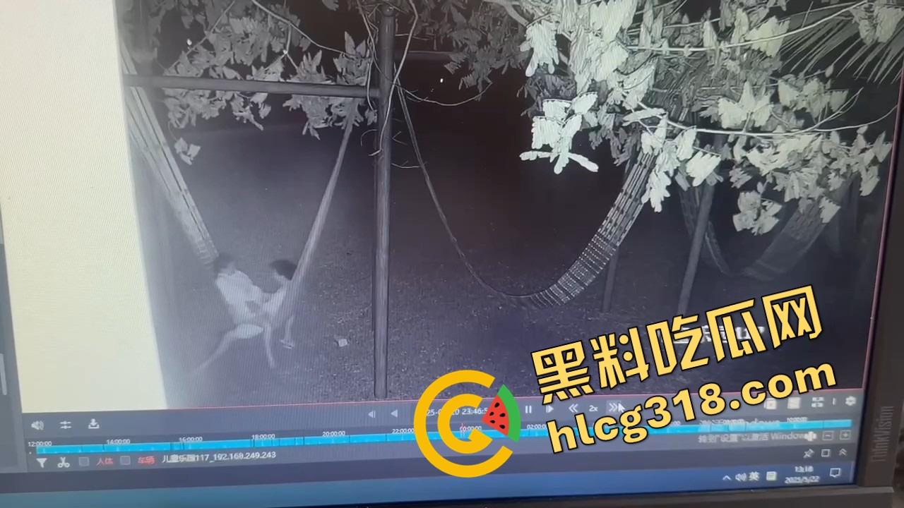 牛逼情侣把儿童乐园当野鸡窝，俩人操得像荡秋千，年轻人技艺高超做爱，监控也是录得一清二楚！-10