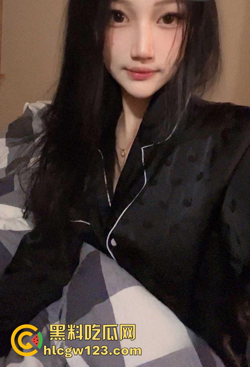 顶级颜值长腿尤物【郭蔓琳】，湖南长沙职业技术学院校花，私下竟是小骚奴，这脸蛋太诱人了！-1