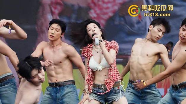 韩国水弹音乐节【权恩妃】骚浪舞蹈表演，魔鬼身材性感舞姿，巨乳随着音乐节拍而跳动，每一帧令人目不转睛！-2