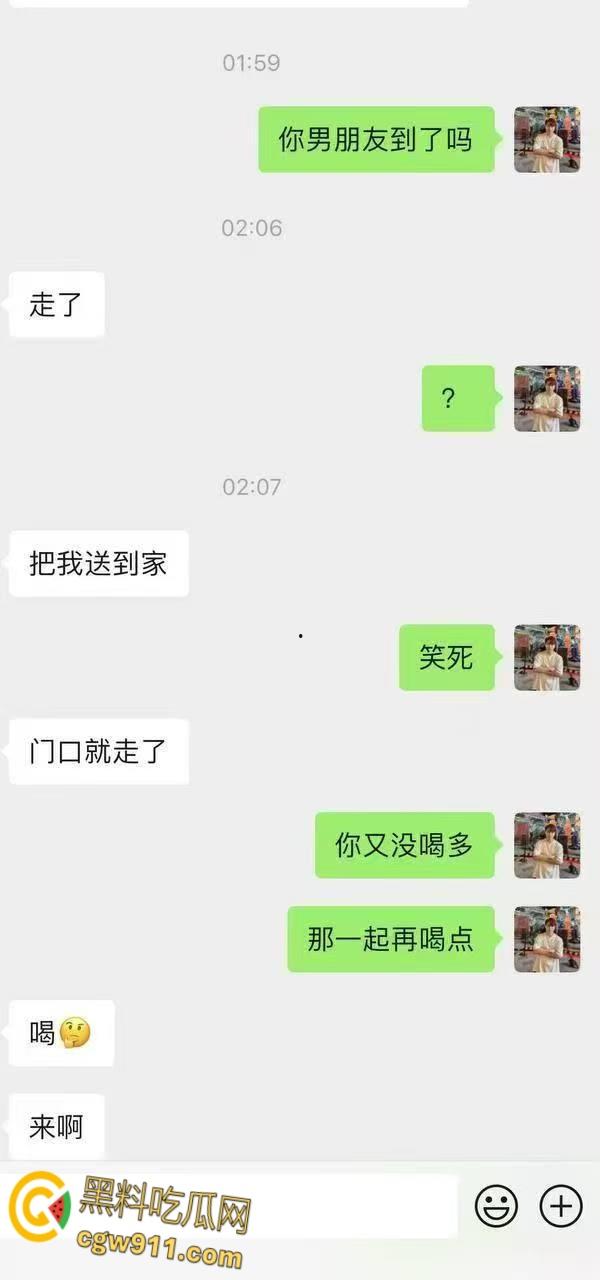 郑州万达广场绿帽厕所大战！ 清纯美女有男友，却被帅哥搭讪，把男友哄回家后，直接在厕所无套爆操！-1