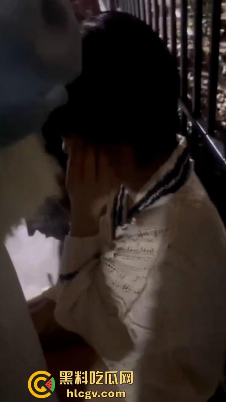 重庆体育生【陈子逸】女友遭多名同学逼下跪扇耳光 恶劣霸凌视频曝光 真是一群畜生-4