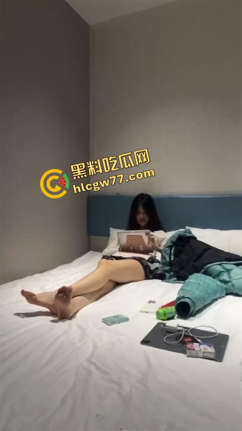 南京钟山技术学院大长腿母狗【杨和馨】174cm极品身材，背地里疯狂约炮绿了男友一脸！-13